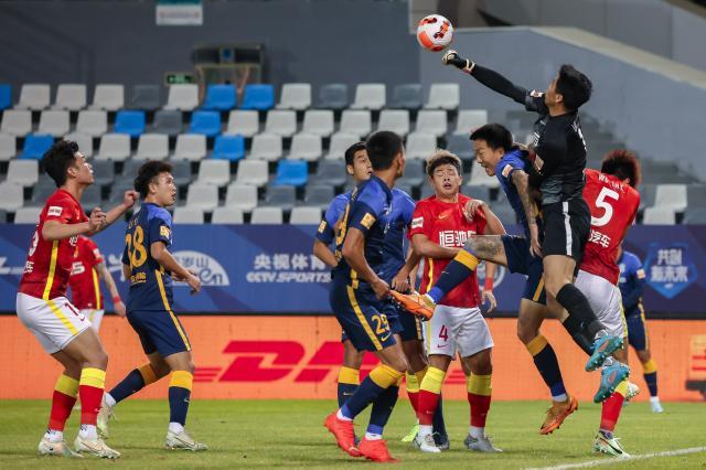 开云登录入口-德比保级战闷平告终 微弱领先的广州队形势最危？