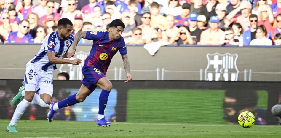 开云登录入口-世体：坎塞洛、巴尔德和赫拉德-马丁各有特点，首发难以确定