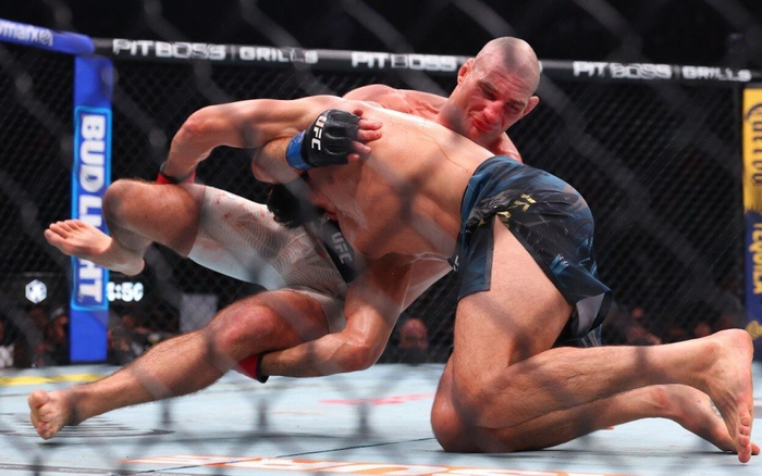开云登录入口-送车臣狼王生涯首败!UFC328中量级冠军战:斯特里克兰爆冷夺冠|奇马耶夫|凯文·加内特|肖恩-斯特里克兰|坎扎特-奇马耶夫|白大拿_新浪体育_新浪新闻